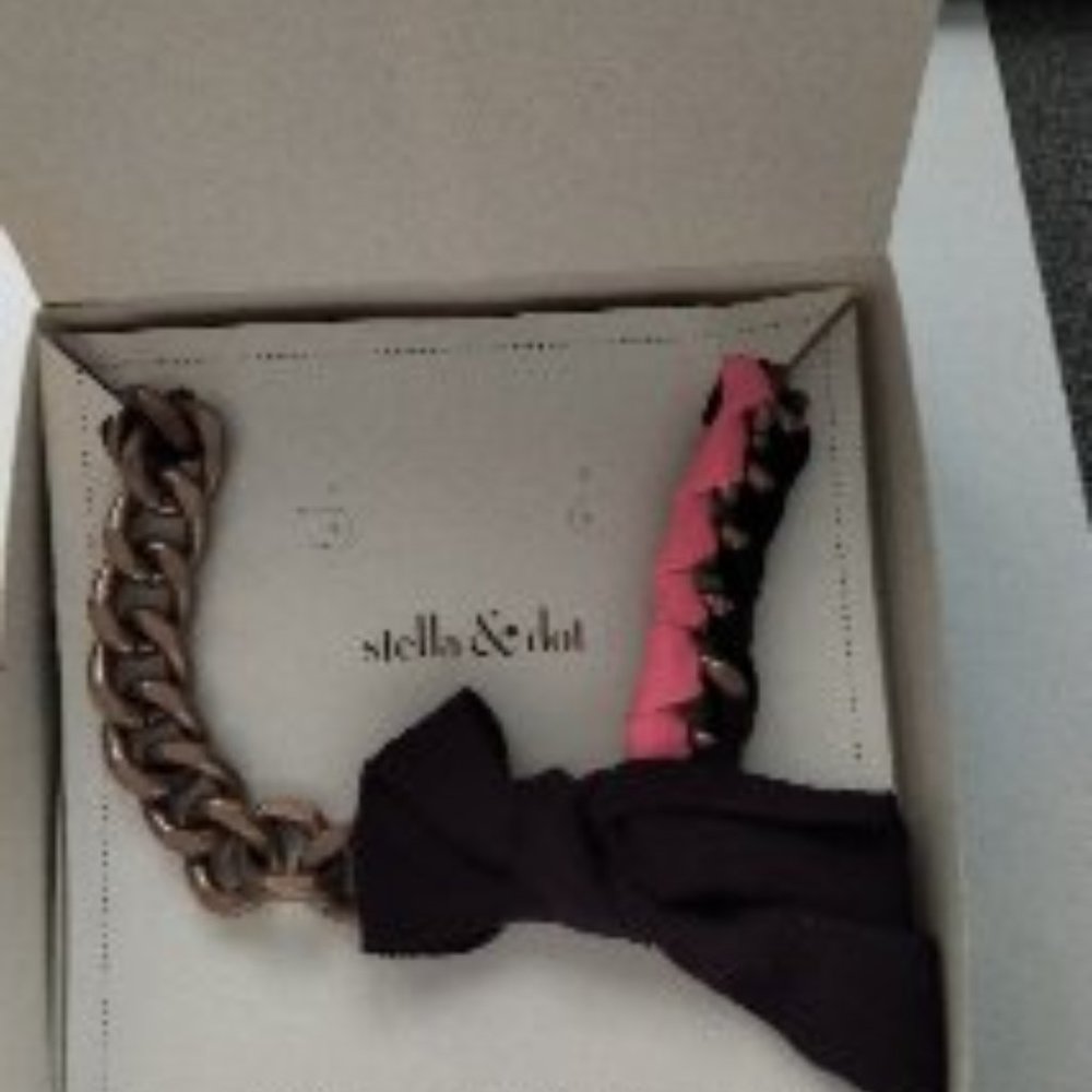 Stella and Dot Bella Bow Necklace